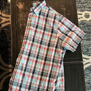 Men’s plaid shirt sleeve shirt